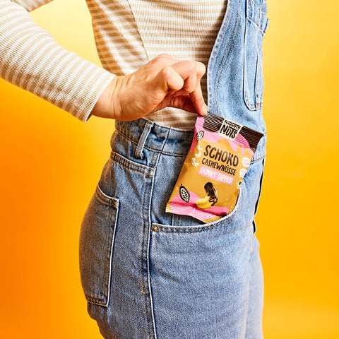 Bio Chocolate Cashews Skinny Dipped, Naughty Nuts