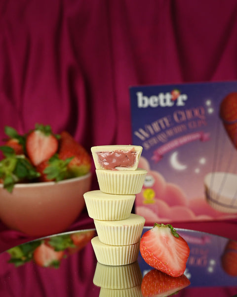 Bio Box Nutbutter Cups mit Erdbeerfüllung und weißer Glasur